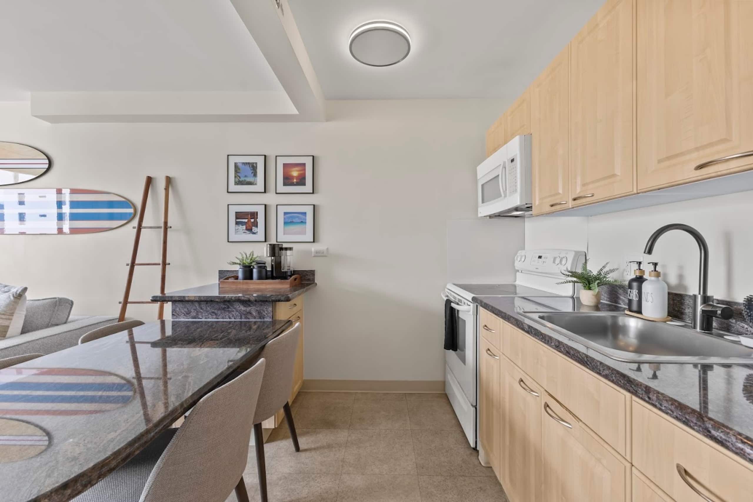 16FL-Beautiful Waikiki 1BR w/ Parking Near Beach~ - Image 14