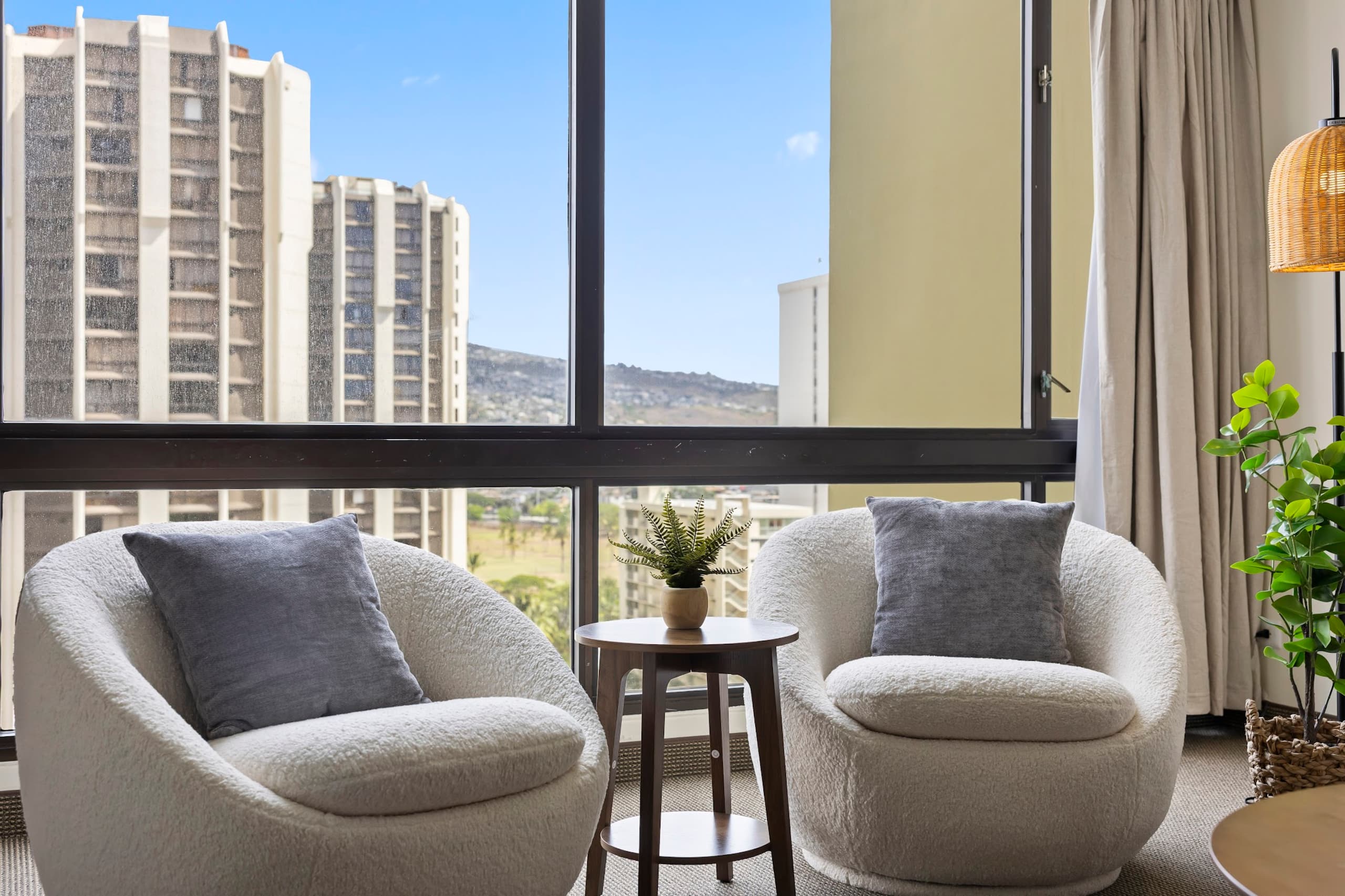 16FL-Beautiful Waikiki 1BR w/ Parking Near Beach~ - Image 9