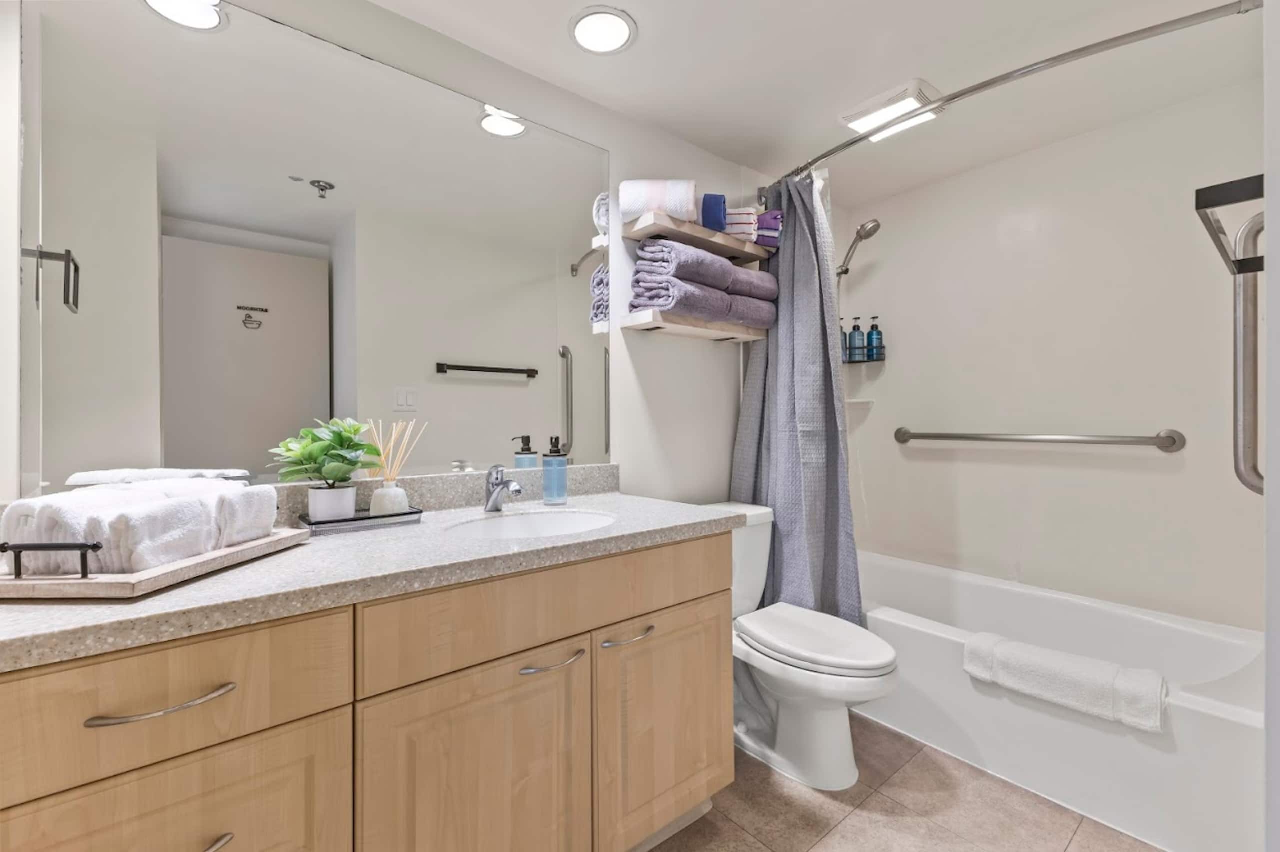 16FL-Beautiful Waikiki 1BR w/ Parking Near Beach~ - Image 30