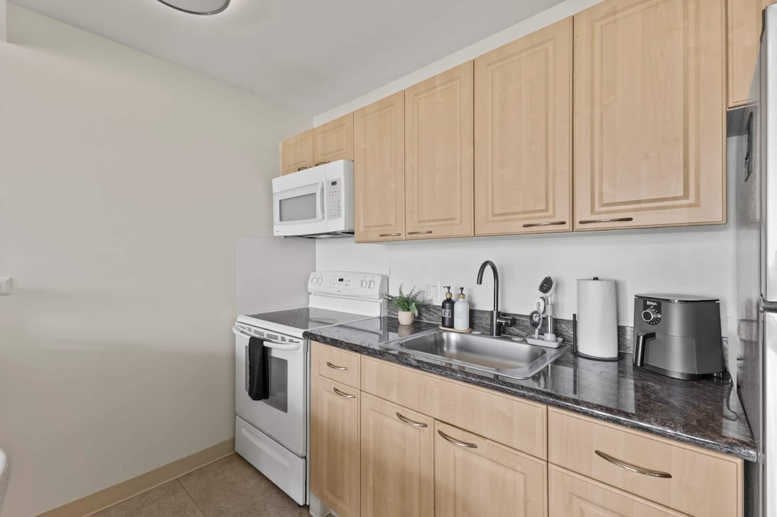 16FL-Beautiful Waikiki 1BR w/ Parking Near Beach~ - Image 13