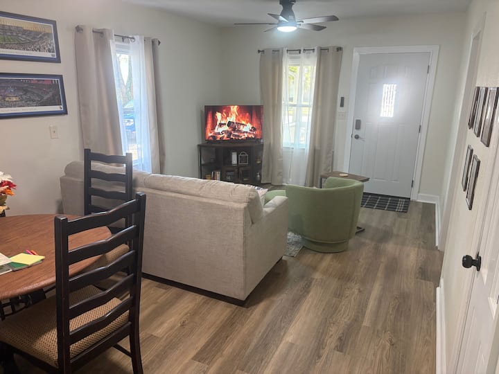 Near Ku And Downtown; Ample Off Street Parking - Lawrence, KS