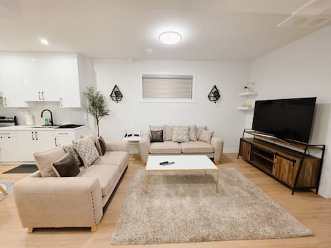 Successful Airbnb property: Modern 2 bedroom Basement Suite near YEG airport in Chappelle