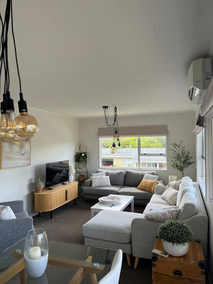 Village Retreat - Paraparaumu