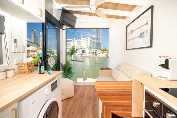 Tiny Home In The Heart Of Broadbeach-river Views! - 黃金海岸