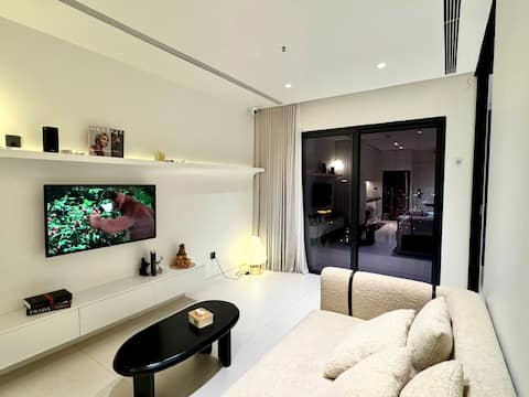 1BR Apt | Kitchen - Balcony - Netflix- Bathtub
