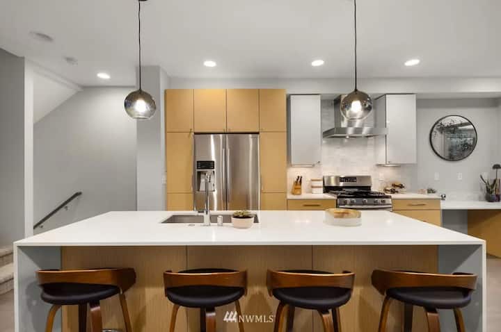 Cozy Townhome In Central Location, Rooftop Views! - シアトル