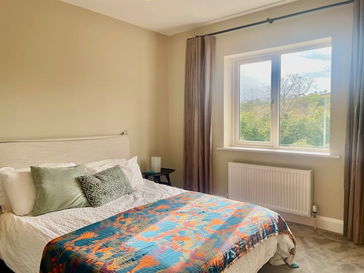 מתאים ל -2 אנשים
Master en suite 