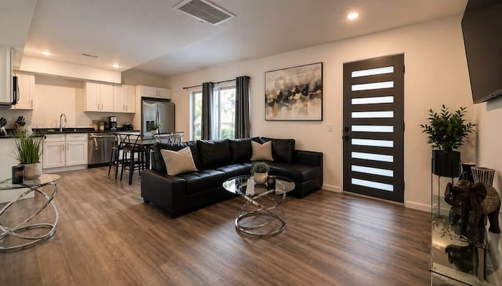 Central Spacious Modern 5br Home For Group Stays - West Hollywood, CA