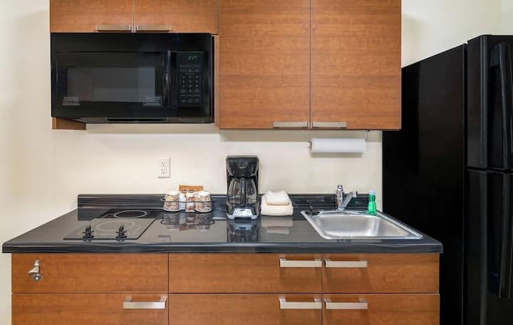 Your Ideal Stay | Comfort, Convenience & Fun - Aberdeen, SD
