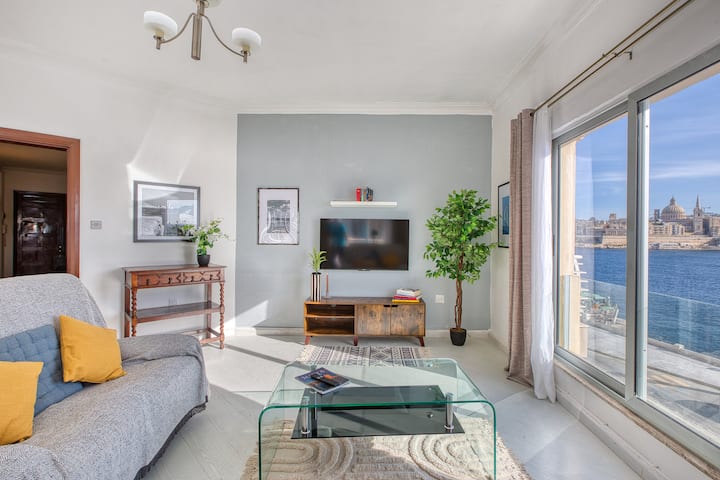 Stunning Seafront Apartment With Panoramic Views - Valeta