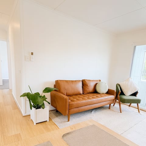 Renovated Beach House | Sleeps 9 | Pet friendly
