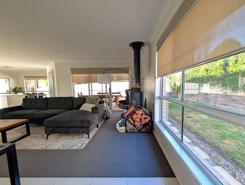Top Airbnb: House of Lésroy 3BR king queen double + single in Albury City Council