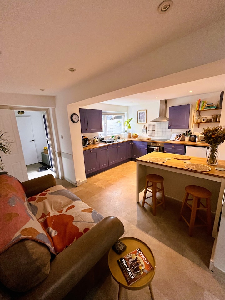 Cosy Family Home | Parking | Dogs | Fistral Beach - Newquay