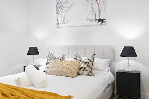 Top Airbnb: Walk to Everything! Brand New Box Hill 1-Bed Gem in Box Hill