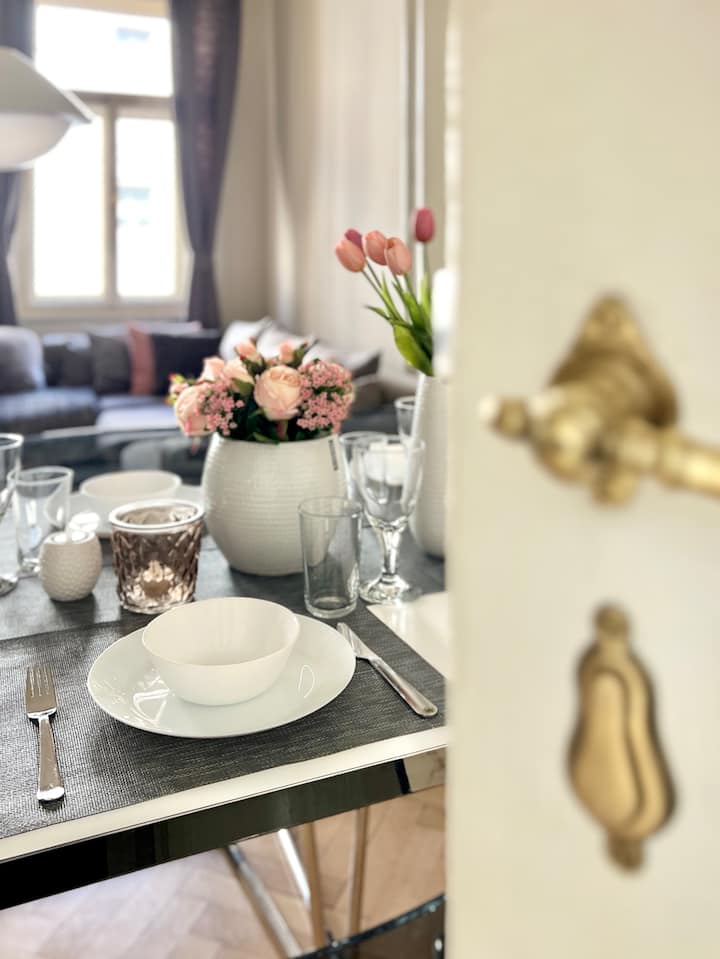 Prague Golden Age Apartment - 프라하