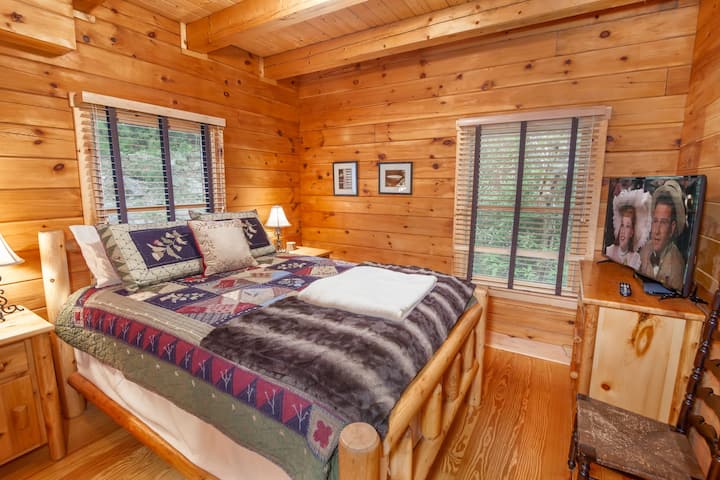 [BDR #1] Spacious room with a king-size bed, patchwork quilt, television and soft faux fur blanket. Large windows let in plenty of natural light and fresh mountain air for a relaxing stay.