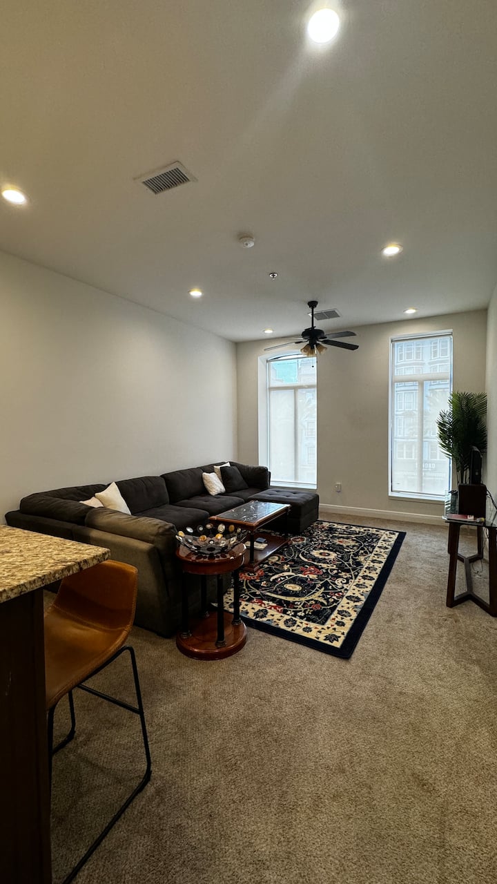 Cozy Condo On Canal St. & Bourbon - New Orleans, LA