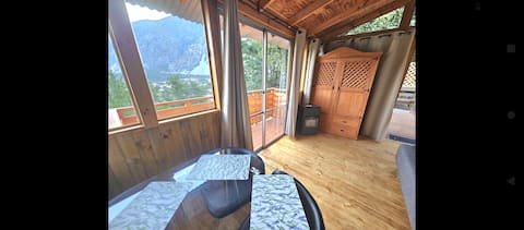Popular Airbnb listing: Cabin, Jacuzzi, Grill, Pueblo San José de Maipo in Cordillera