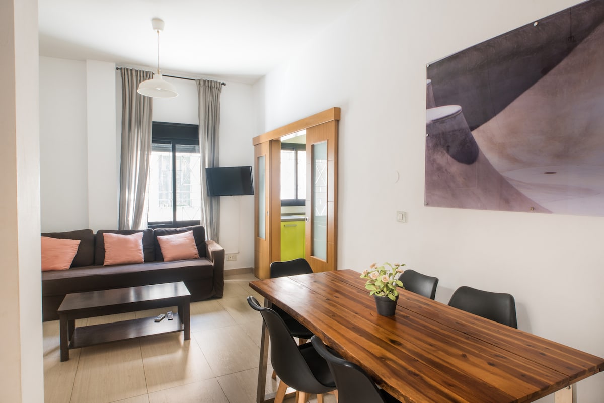 Propiedad de Airbnb exitosa: Quiet Apartment/Private Patio/Walk to Downtown en Olletas