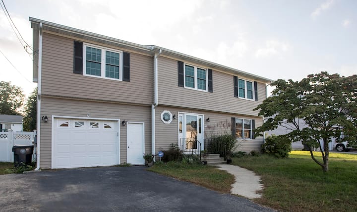 Shared Room In Large House. Amazing Neighborhood! - Warwick, RI