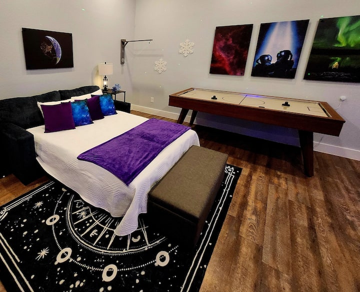 Comfortable queen couch bed/ sleep under the floating astronaut and glowing moon!