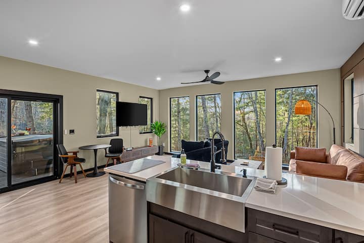 Asheville Cabin W/ Hot Tub, Fire Pit & Ev Charger - Asheville, NC