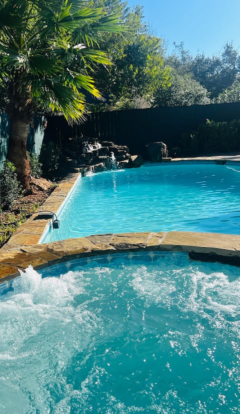 Private Pool - Hot Tub - Lakefront Renovated Home