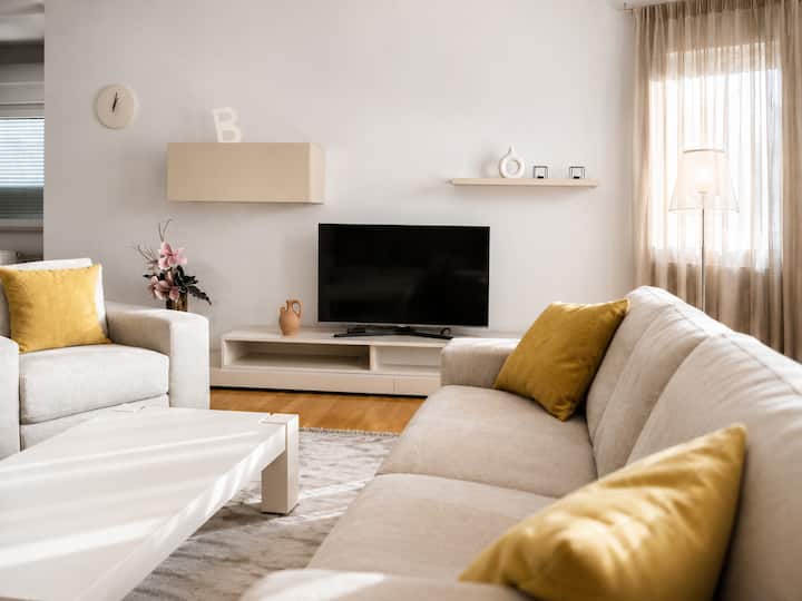 Elegant Apartment with Parking - dhoma ndenjeje