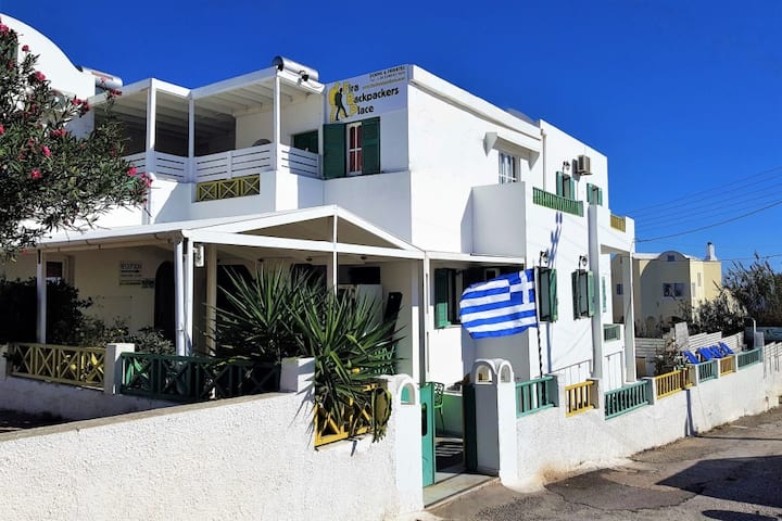 1 Bed At Mixed Dorm At Fira Downtown - Santorin