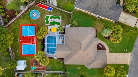 Successful Airbnb property: Resort Home: Heated Pool, Pickleball, Bowling in Upper Grand Lagoon