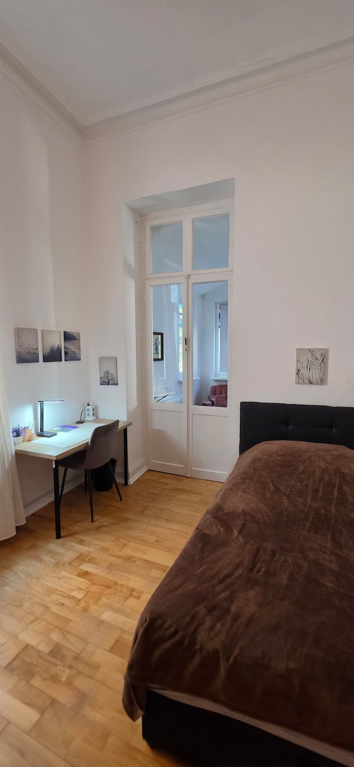 Altbauflair & Citylage - Wohnen Mitten In Bonn - Bonn