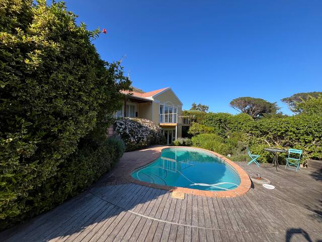 Sunny Hout Bay family home gallery image 2