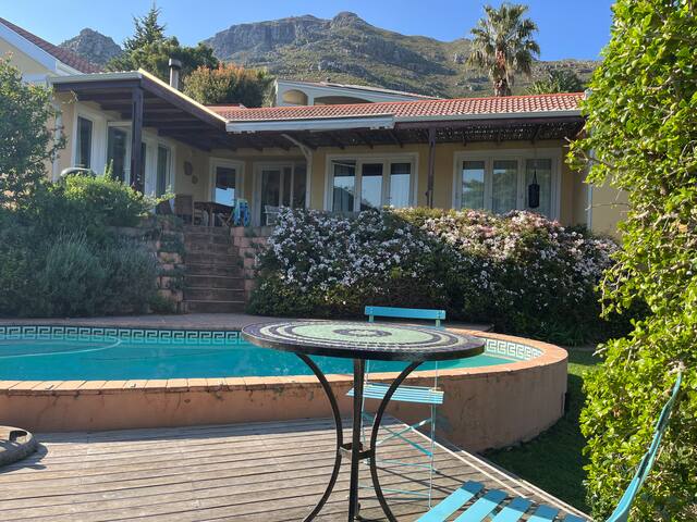 Sunny Hout Bay family home gallery image 3