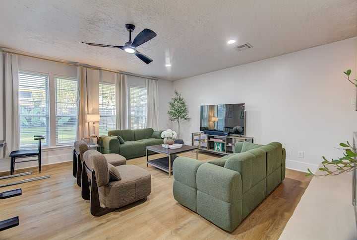 Meadows Retreat*pool*4brs*10 Beds*3tvs*swing&games - Sugar Land, TX