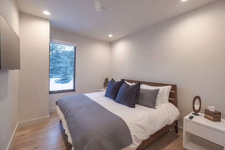 下层3号特大号床卧室