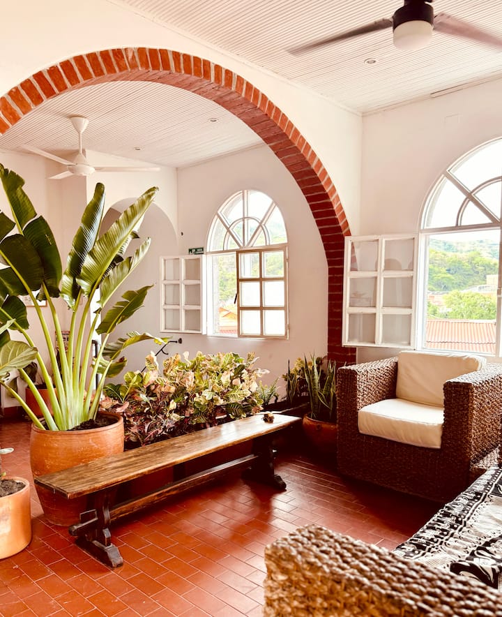 ¡Casa Con Piscina Y Balcón En El Centro Histórico! - Honda