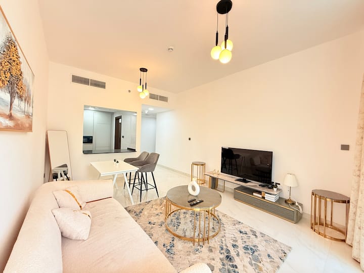 Bright And Modern | One Bedroom Apartment - Dubai