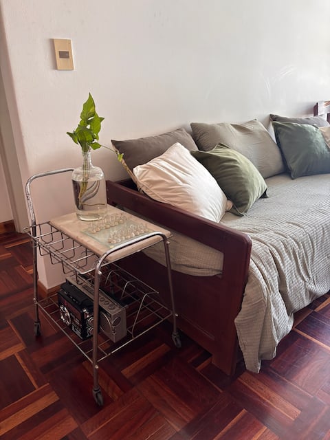 Top Airbnb: Bright - Cozy - Spacious Downtown MVD - Sleeps 4 in Centro