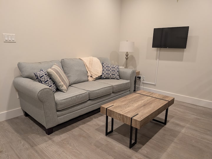 Spacious 1 Bedroom Suite In Pemberton Heights - North Vancouver