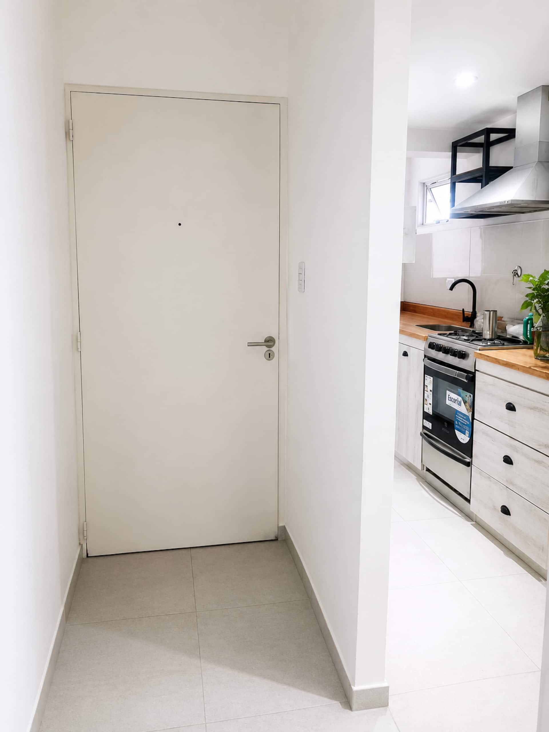 Apartamento com varanda e cozinha