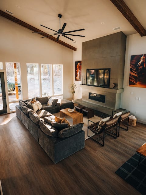 Zion Sky-Starlight retreat~3BR/3BA with fire place