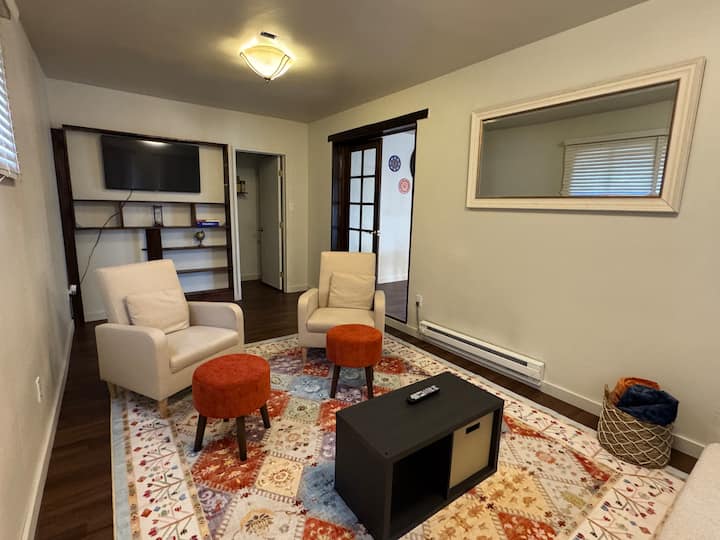 Charming 2br Home W/ Backyard + Fast Wifi Sleeps6 - Albuquerque, NM