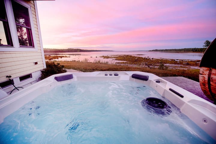 Oceanfront Retreat-Hot Tub/Sauna-Acadia/Bar Harbor