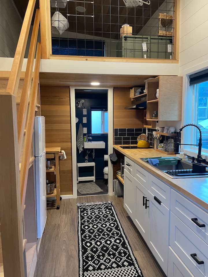 Urban Retreat In Sweet Tiny Home - Portland, OR