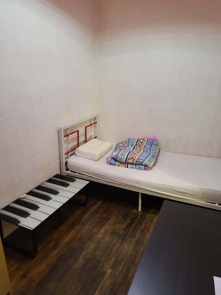 Chambres Pour Filles, Station : Le Bourget (Rer B) - Drancy