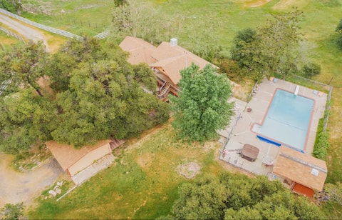 Wys Acres - Private Group Retreat -Sleeps Up to 19
