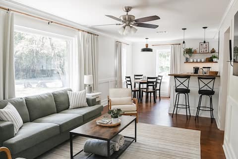 Popular Airbnb listing: Theater Room - 2B/2Ba - Wi-Fi - Coffee Bar - Bunks in Thomasville
