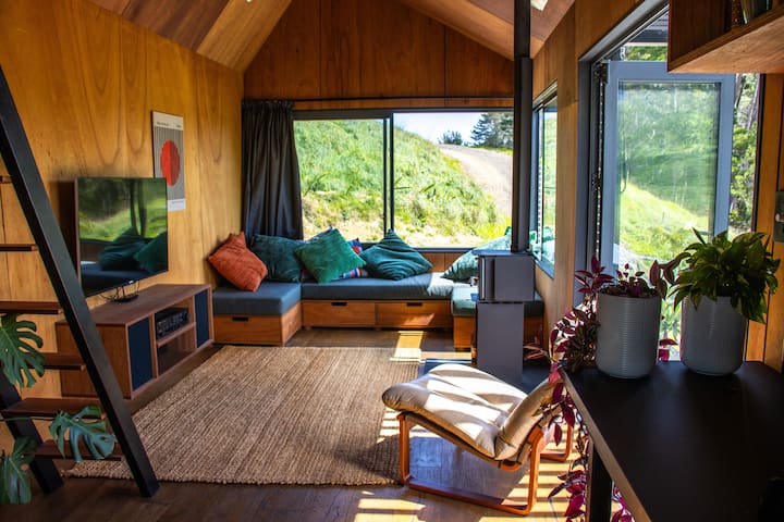 Modern Off-grid Tiny Home With Estuary Views - Raglan