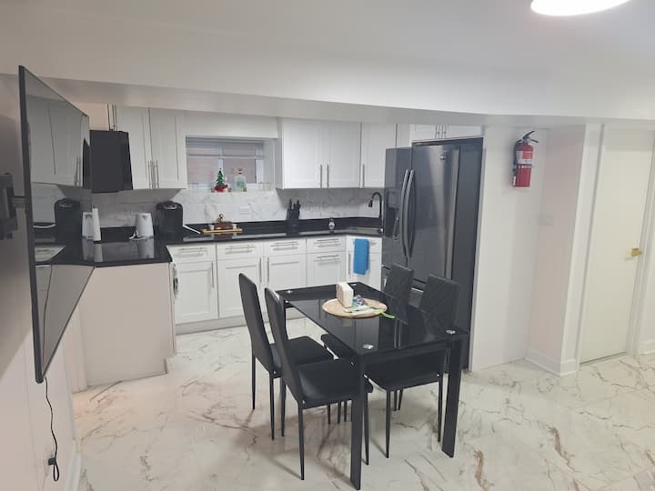 Spacious Garden Unit In Prime Location - Elmwood Park, IL