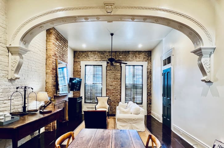 The Townhouse on Magazine (Lower Garden District)